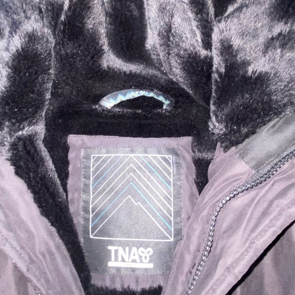 Black short aritzia winter jacket - Picture 4 of 8